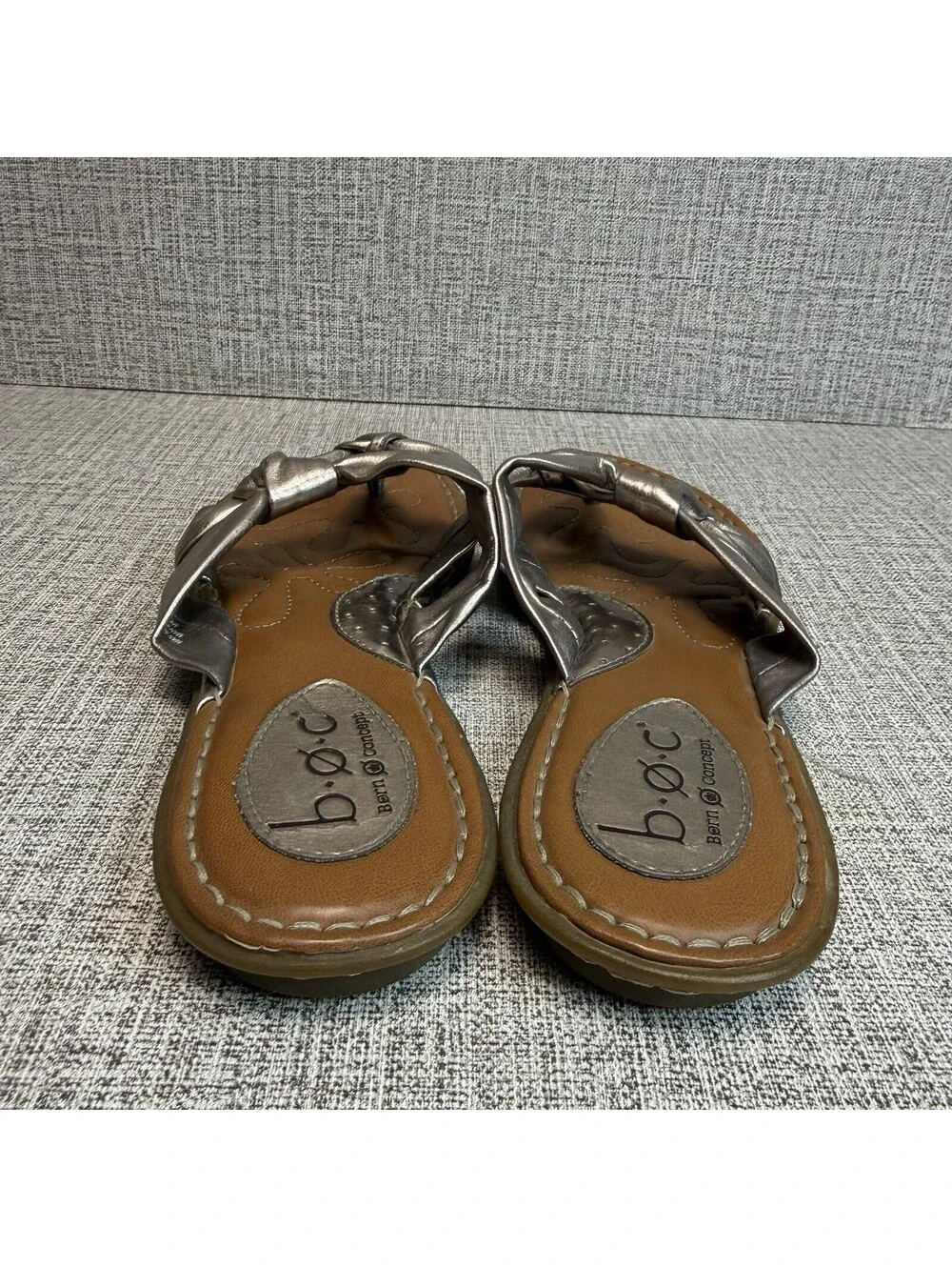 b.o.c. Born Concept Sandals Womens Sz 8 Pewter Metallic Knotted Thong Flip Flops